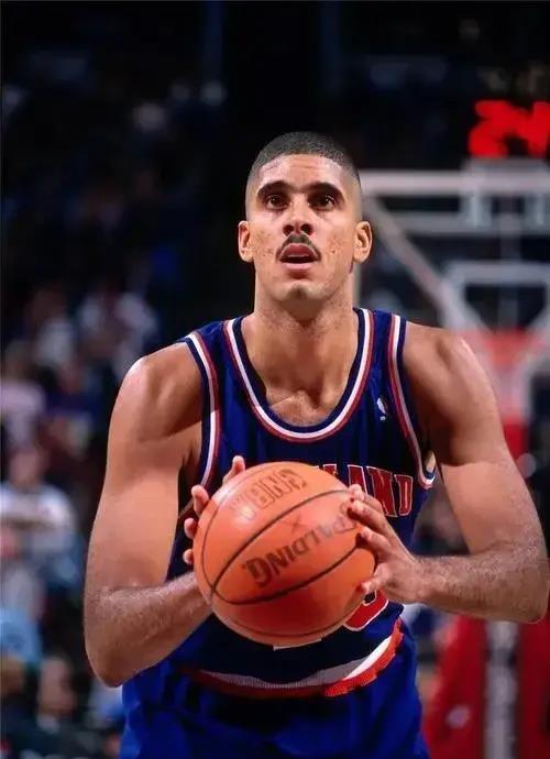 华体会app下载入口-关于NBA传奇球员突然宣布退役，留下难以忘怀的回忆的信息